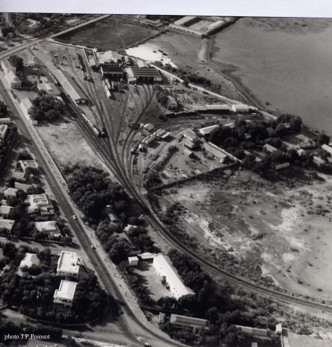 Vue aérienne de la gare de Djibouti en 1965